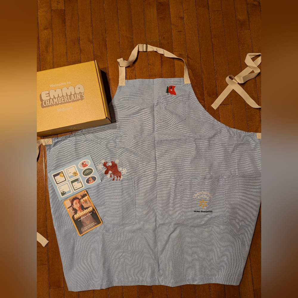 NIB Emma Chamberlain Walmart Coffee Blue Apron One Size Uncommon Threads & Tags